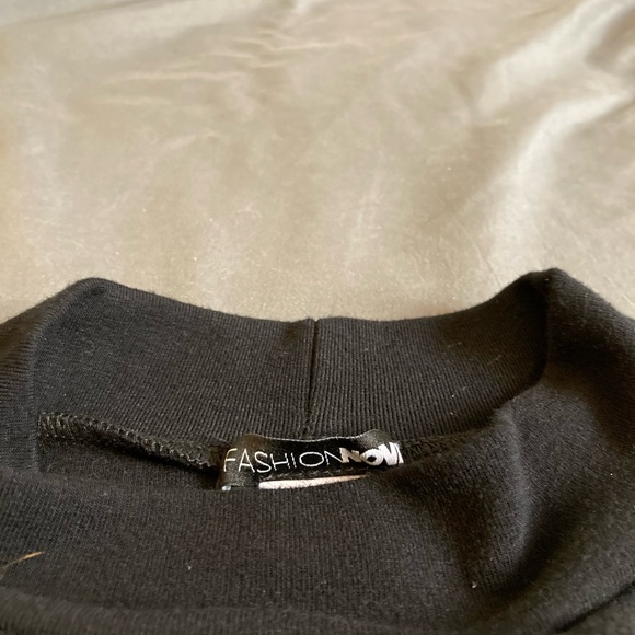 Mock neck crop top with chest cutout - Picture 2 of 2